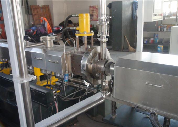 30-50kg/H δίδυμη μηχανή εξώθησης βιδών PP + TIO2 στον τέμνοντα τύπο νερού